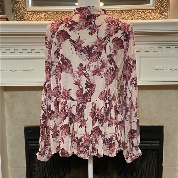 Banana Republic blouse is a pink and floral, long-sleeved, button front blouse - Picture 4 of 10